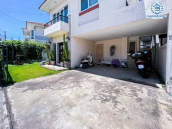 *****บ้านแฝดมือสอง นนทบุรี ม.ศุภาลัยวิลล์ ราชพฤกษ์-บางบัวทอง เนื้อที่กว้างขวางเกือบ 40 ตร.ว. ฟังก์ชัน 3 ห้องนอน 2 ห้องน้ำ ที่จอดรถ 2 คัน บ้านสภาพสวย พร้อมของแถมแบบจัดเต็ม พร้อมเข้าอยู่ได้เลย! โครงการตั้งบนทำเลเดินทางสะดวก ใช้เวลาเพียง 15 นาทีถึงรถไฟฟ้าสายสีม่วง "สถานีบางพลู" และจุดขึ้นทางด่วน "กาญจนาภิเษก" จองเลย!